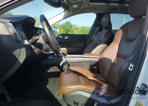 2018 Volvo Xc60 T5 из США, поврежденный, VIN LYV102RK1JB078554